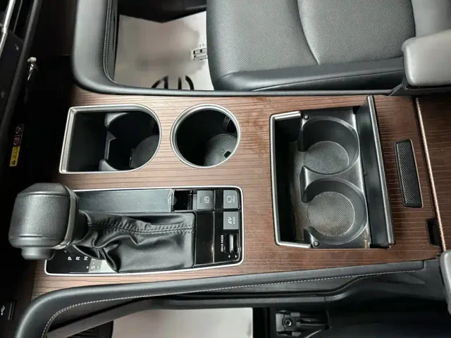 Toyota Granvia — Фото автомобиля 13