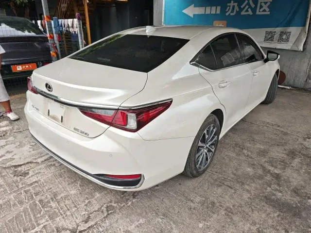 Lexus ES — Фото автомобиля 3