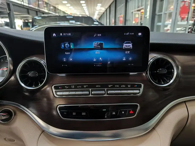 Mercedes-Benz V-Class — Фото автомобиля 19