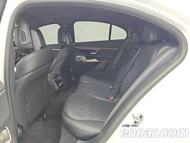 Mercedes-Benz E-Class — Фото автомобиля 12