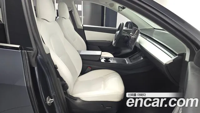 Tesla Model Y — Фото автомобиля 22