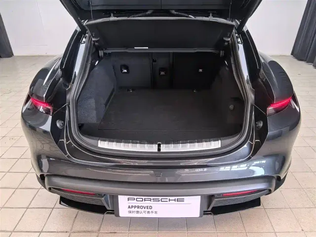 Porsche Taycan — Фото автомобиля 19