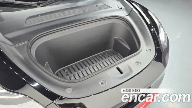 Tesla Model Y — Фото автомобиля 6
