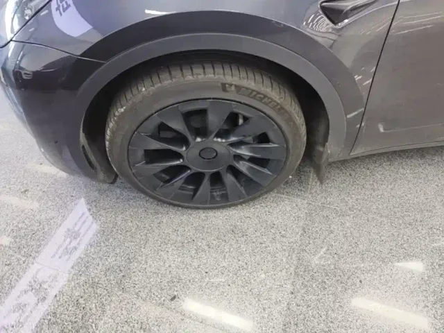 Tesla Model Y — Фото автомобиля 22