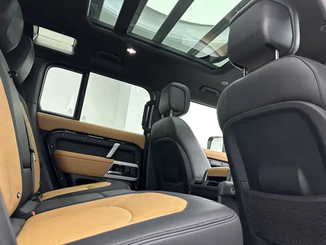 Land Rover Defender — Фото автомобиля 13