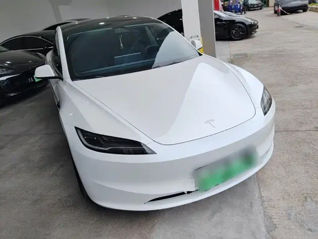 Tesla Model 3 — Фото автомобиля 3