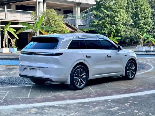 Li Auto L6 — Фото автомобиля 17