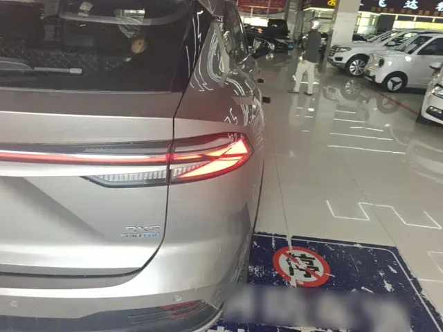 Roewe RX5 — Фото автомобиля 7