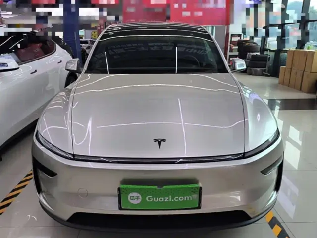 Tesla Model Y L — Фото автомобиля 2