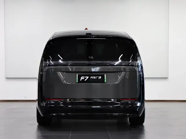 Li Auto MEGA — Фото автомобиля 5