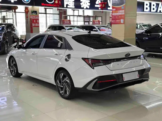 Hyundai Elantra — Фото автомобиля 8