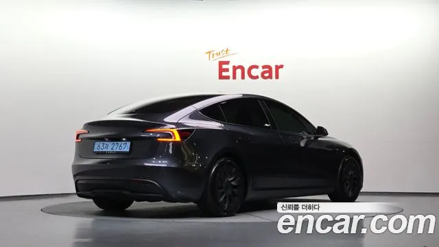 Tesla Model 3 — Фото автомобиля 2