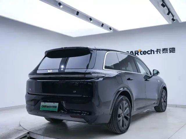 Li Auto L8 — Фото автомобиля 13