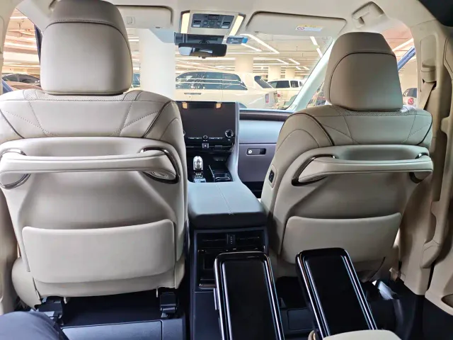 Toyota Vellfire — Фото автомобиля 10