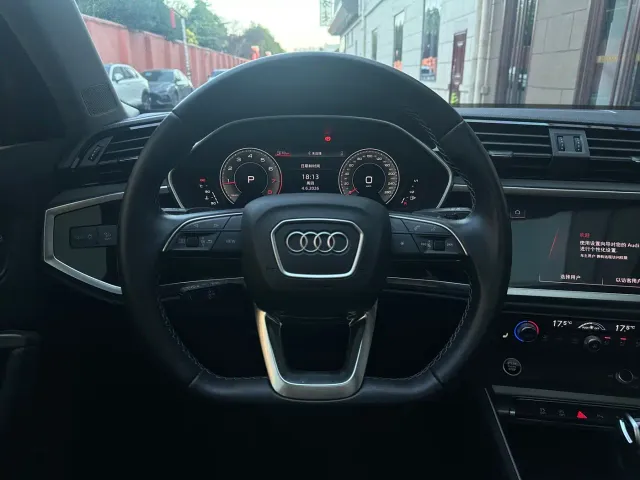 Audi Q3 — Фото автомобиля 9