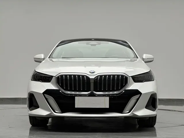 BMW 5 Series — Фото автомобиля 4