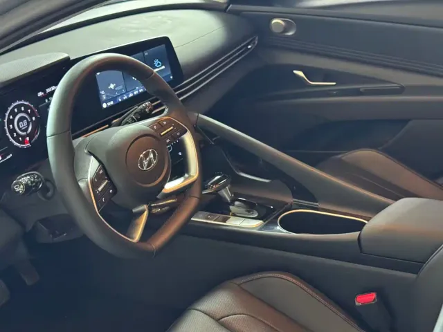 Hyundai Elantra — Фото автомобиля 9