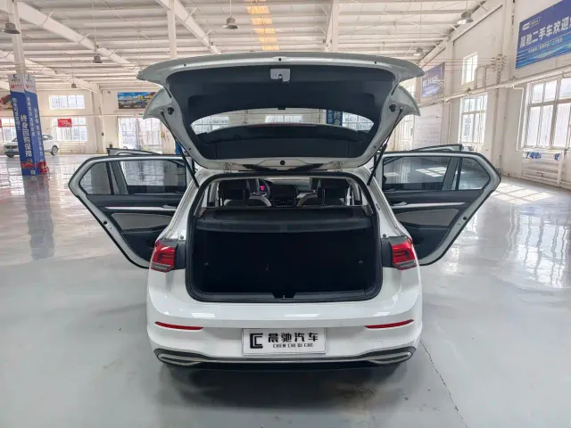 Volkswagen Golf — Фото автомобиля 9
