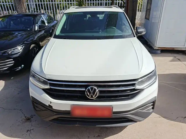 Volkswagen Tiguan L — Фото автомобиля 2