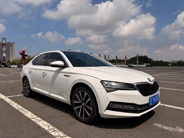 Skoda Superb — Фото автомобиля 3