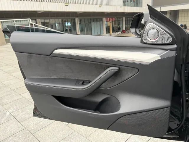 Tesla Model 3 — Фото автомобиля 8