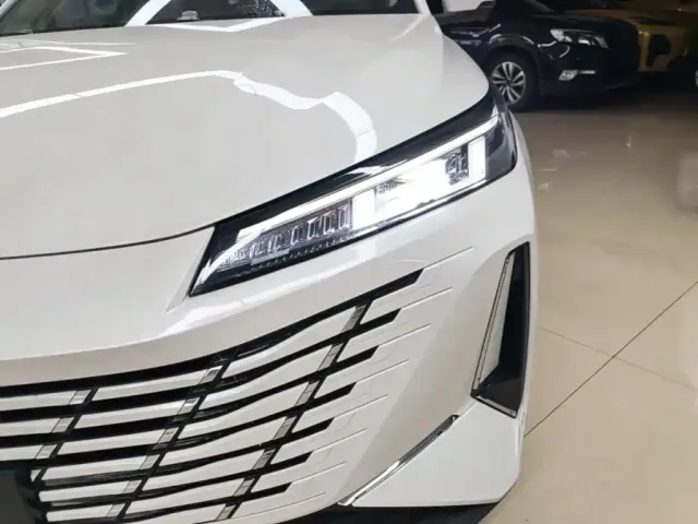 Changan Eado — Фото автомобиля 23