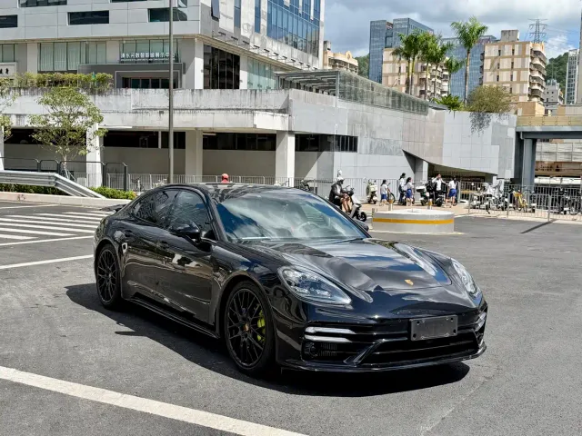 Porsche Panamera — Фото автомобиля 3