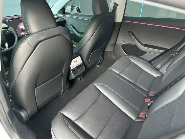 Tesla Model 3 — Фото автомобиля 11