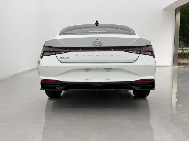 Hyundai Elantra — Фото автомобиля 5