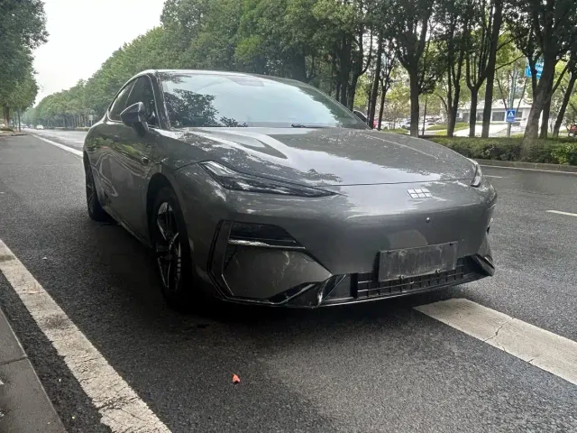 Geely Galaxy E8 — Фото автомобиля 6