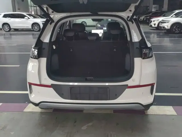 BYD Hai Shi 05 EV 2025 520KM Flagship Smart Navigation Edition — Фото автомобиля 18