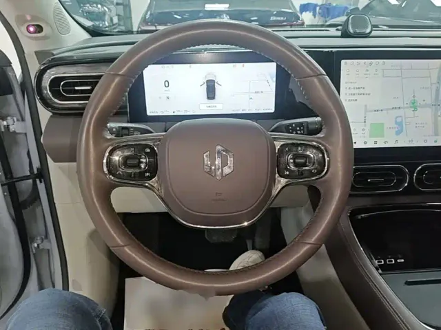 Leapmotor C11 — Фото автомобиля 10