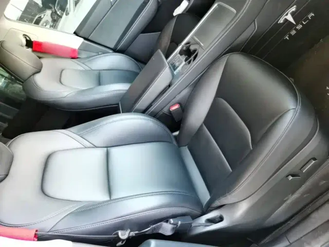 Tesla Model Y — Фото автомобиля 24