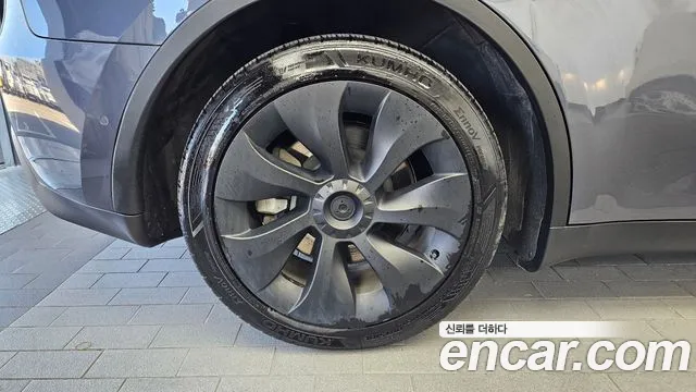 Tesla Model Y — Фото автомобиля 5