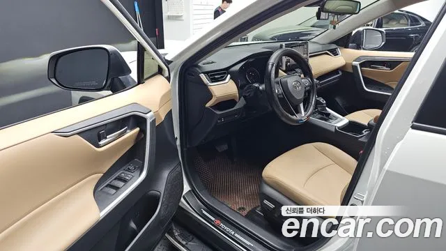 Toyota RAV4 — Фото автомобиля 4