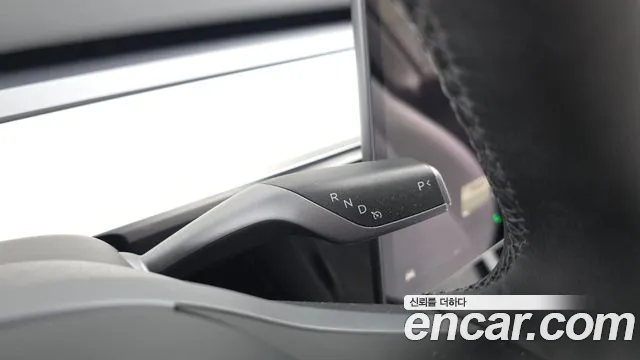 Tesla Model Y — Фото автомобиля 3