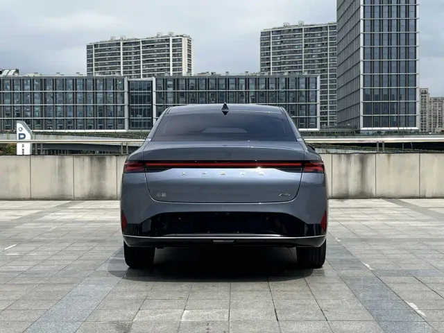 Xpeng P5 — Фото автомобиля 15