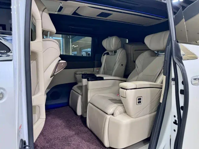 Toyota Alphard — Фото автомобиля 17