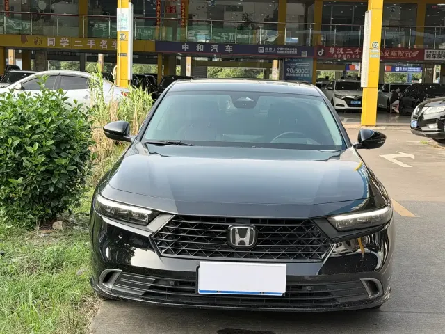 Honda Accord 2025 Model Sport Series 260TURBO Premium Edition — Фото автомобиля 2