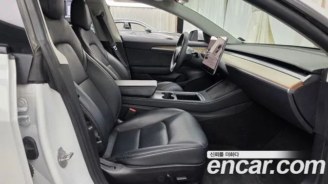 Tesla Model 3 — Фото автомобиля 16