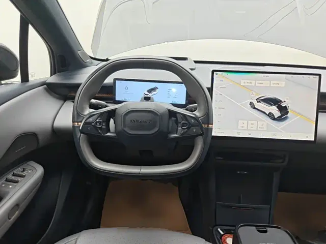 Lynk & Co Z20 — Фото автомобиля 14