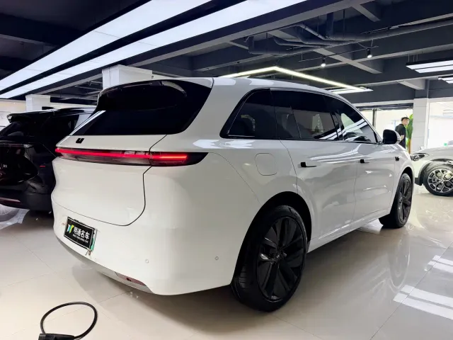 Li Auto L6 — Фото автомобиля 6