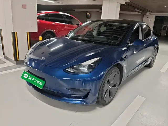 Фотография автомобиля — Tesla Model 3