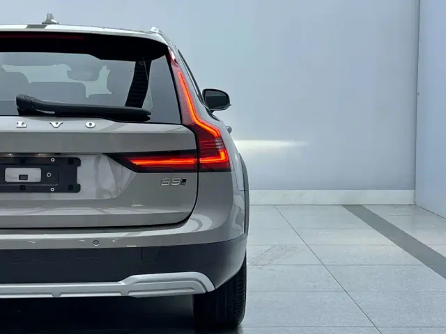 Volvo V90 — Фото автомобиля 12