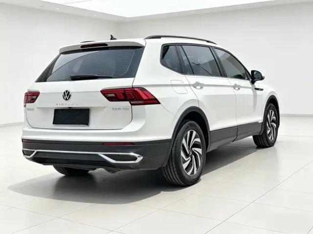 Volkswagen Tiguan L — Фото автомобиля 13