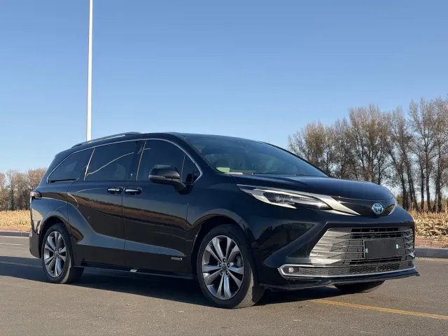 Toyota Sienna — Фото автомобиля 3