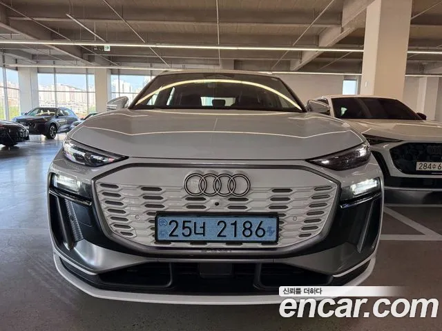 Audi Q6 e-tron — Фото автомобиля 3