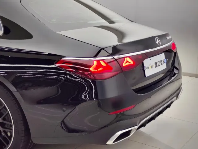 Mercedes-Benz E-Class — Фото автомобиля 7