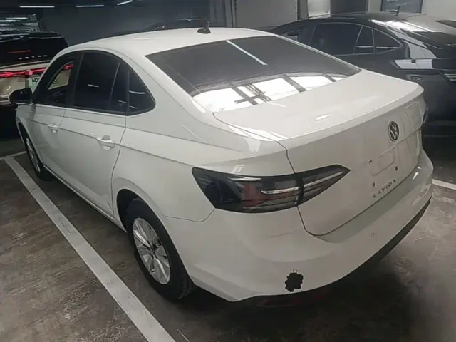 Volkswagen Lavida — Фото автомобиля 4
