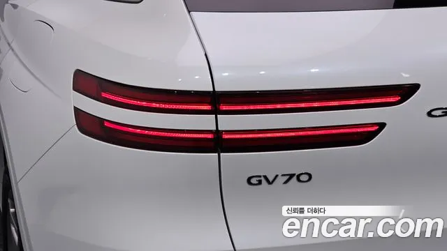 Genesis GV70 — Фото автомобиля 8